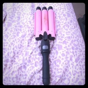 Triple barrel curling iron